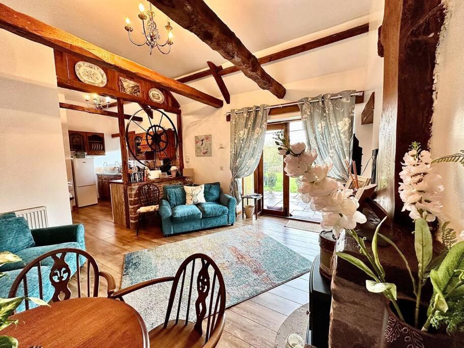 Detached One Level Stone Barn Βίλα Llangwm-Isaf Εξωτερικό φωτογραφία